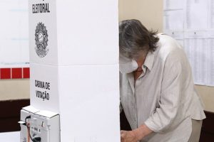 Números também demonstram queda nas abstenções de eleitores idosos, em contraponto ao eleitor mais jovem.Alejandro Zambrana/Secom/TSE