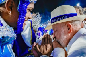 Lula na Marquês de Sapucaí, no Rio. — Foto: Ricardo Stuckert