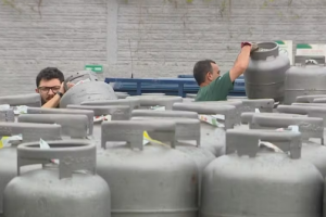 Botijões de gás — Foto: Reprodução / RBS TV